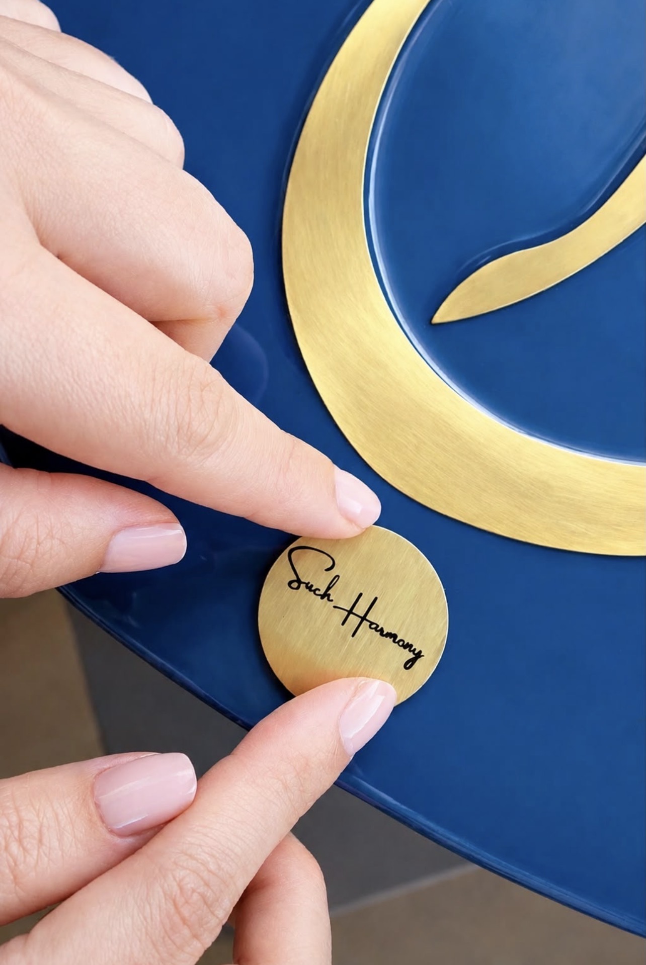 Détail de la signature Such Harmony